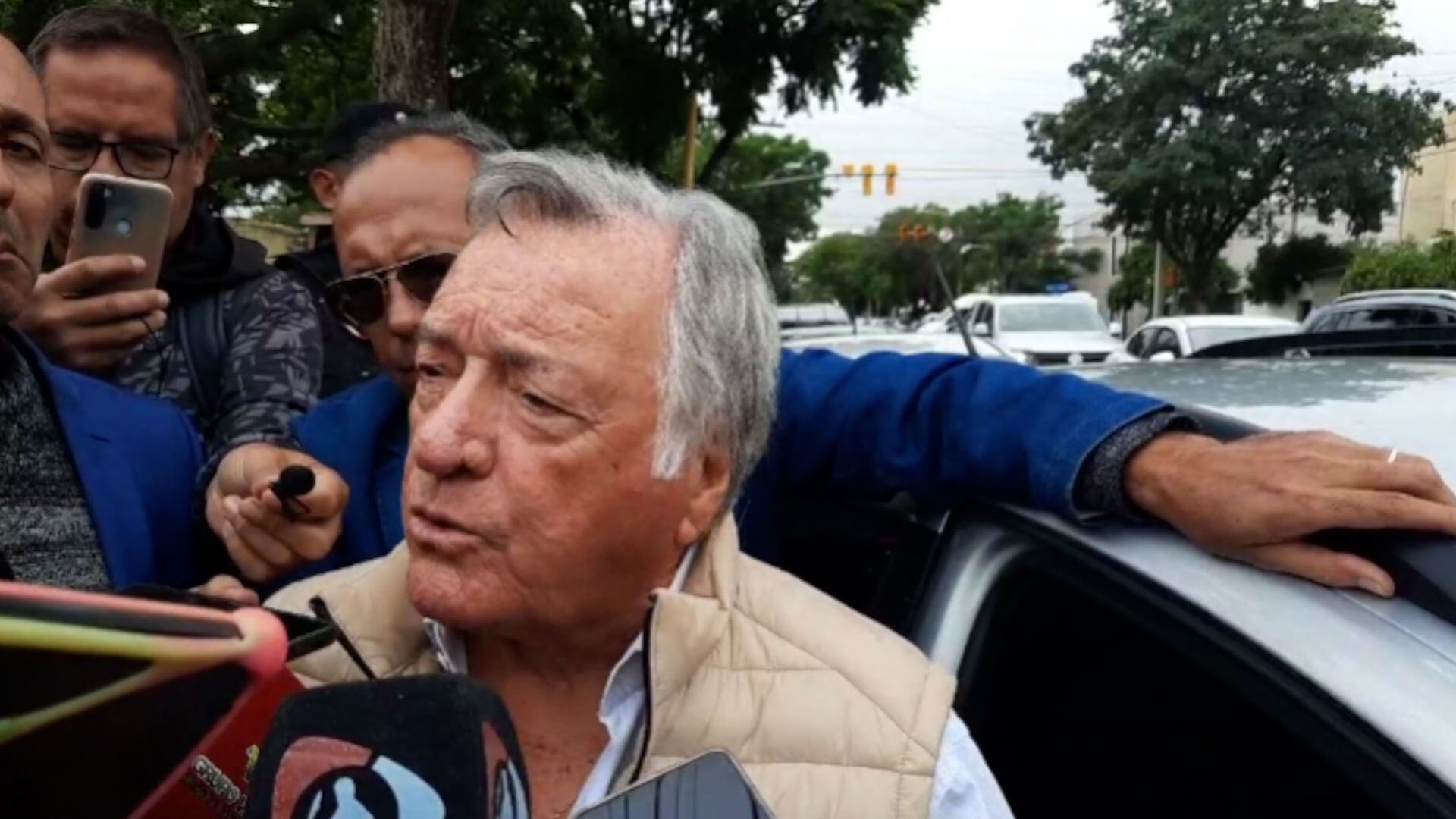 Luis Barrionuevo tendió puentes con Milei. Una jugada clásica para disputar el área de Trabajo