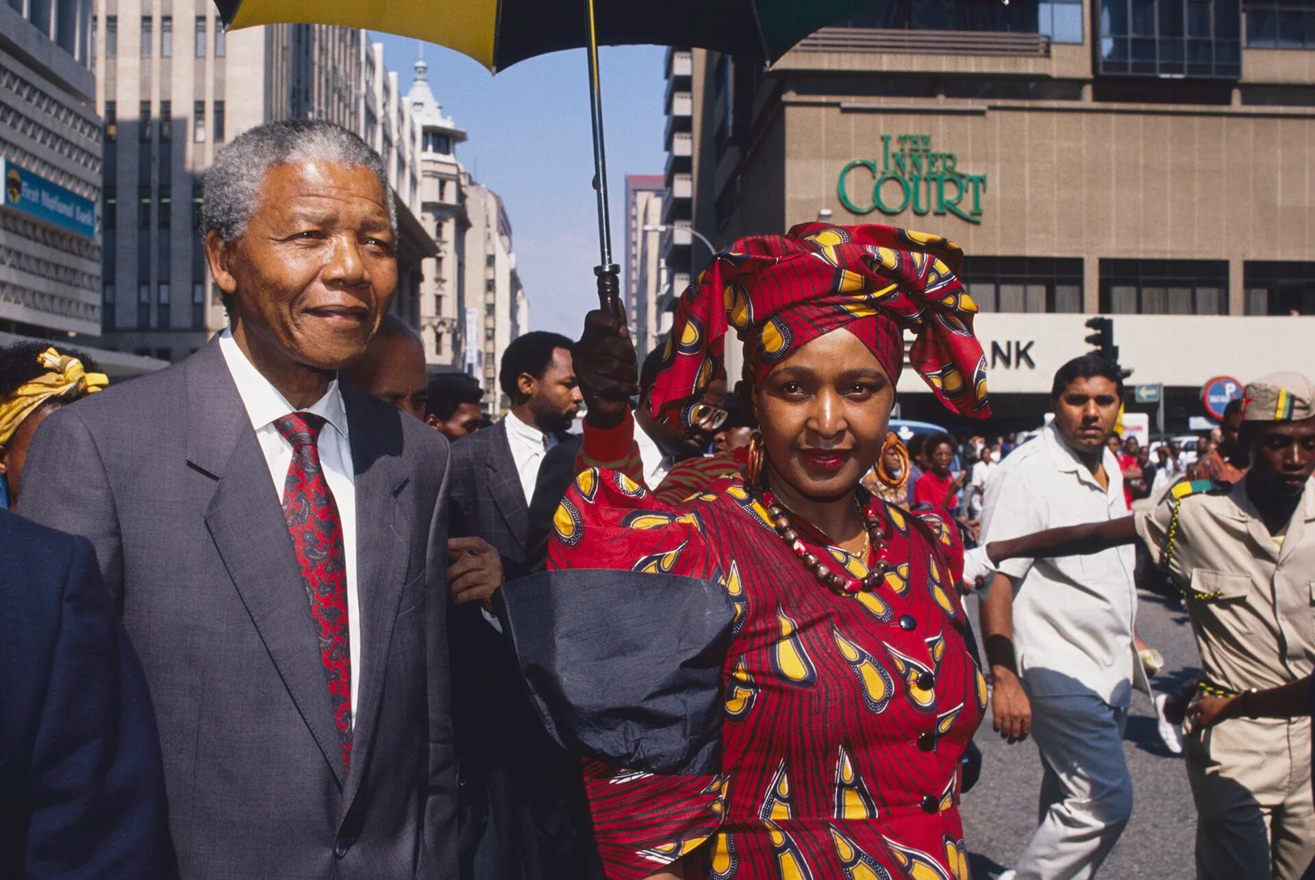 Nelson Mandela y Winnie Madikizela se casaron en 1958 (© Louise Gubb/CORBIS SABA/Corbis via Getty Images)