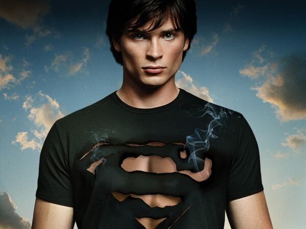 Tom Welling interpretó a un adolescente Clark Kent, antes de ser Superman, en Smallville durante 10 temporadas para la TV