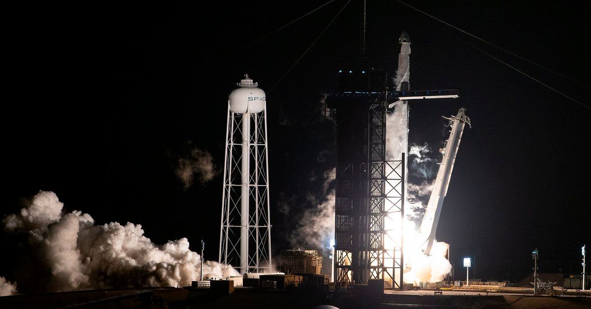 SpaceX52 launched an additional satellite for the Starlink Internet Network