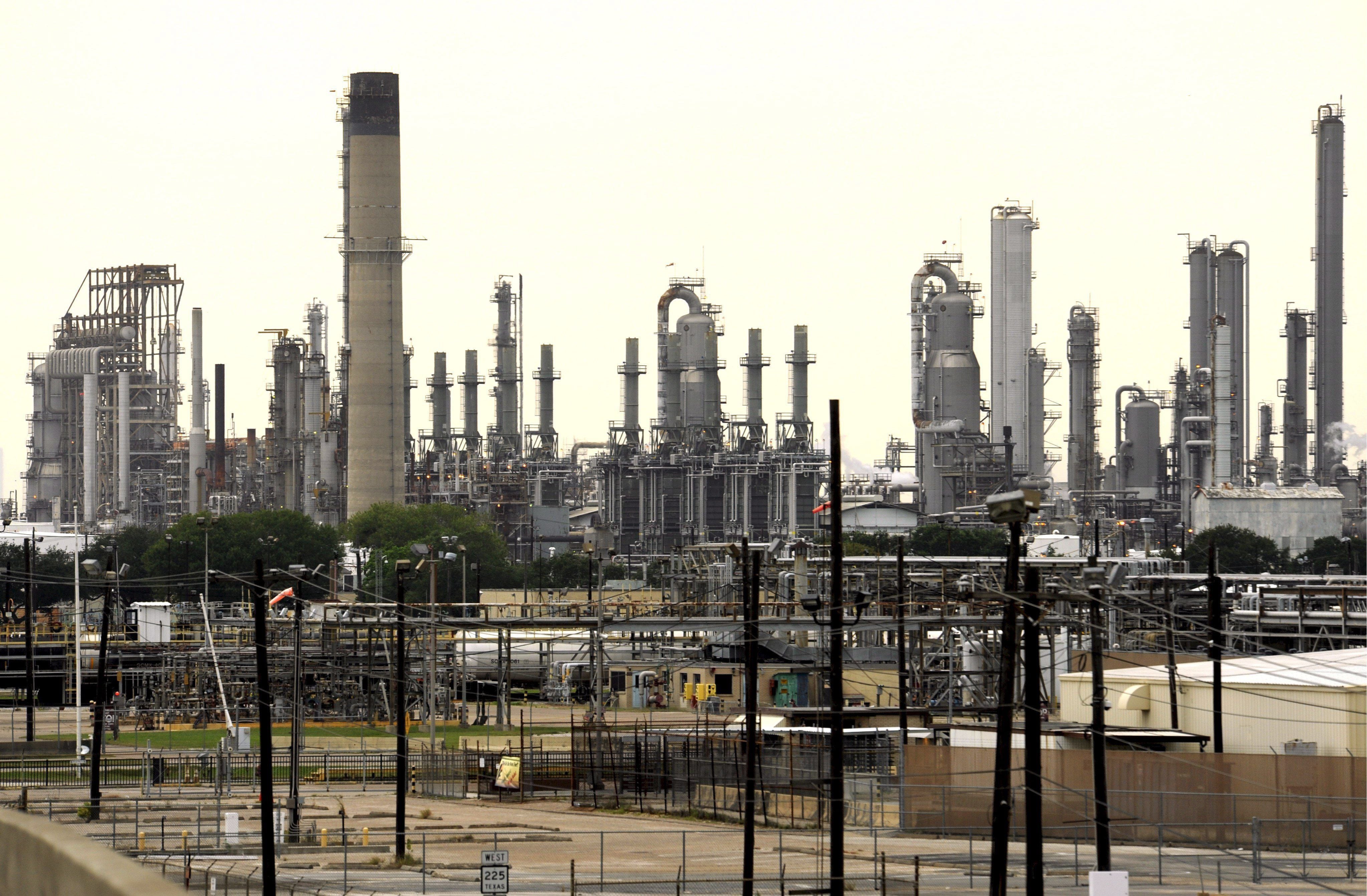Vista de la refinería de Shell en Baytown, en una fotografía de archivo. EFE/BOB PEARSON