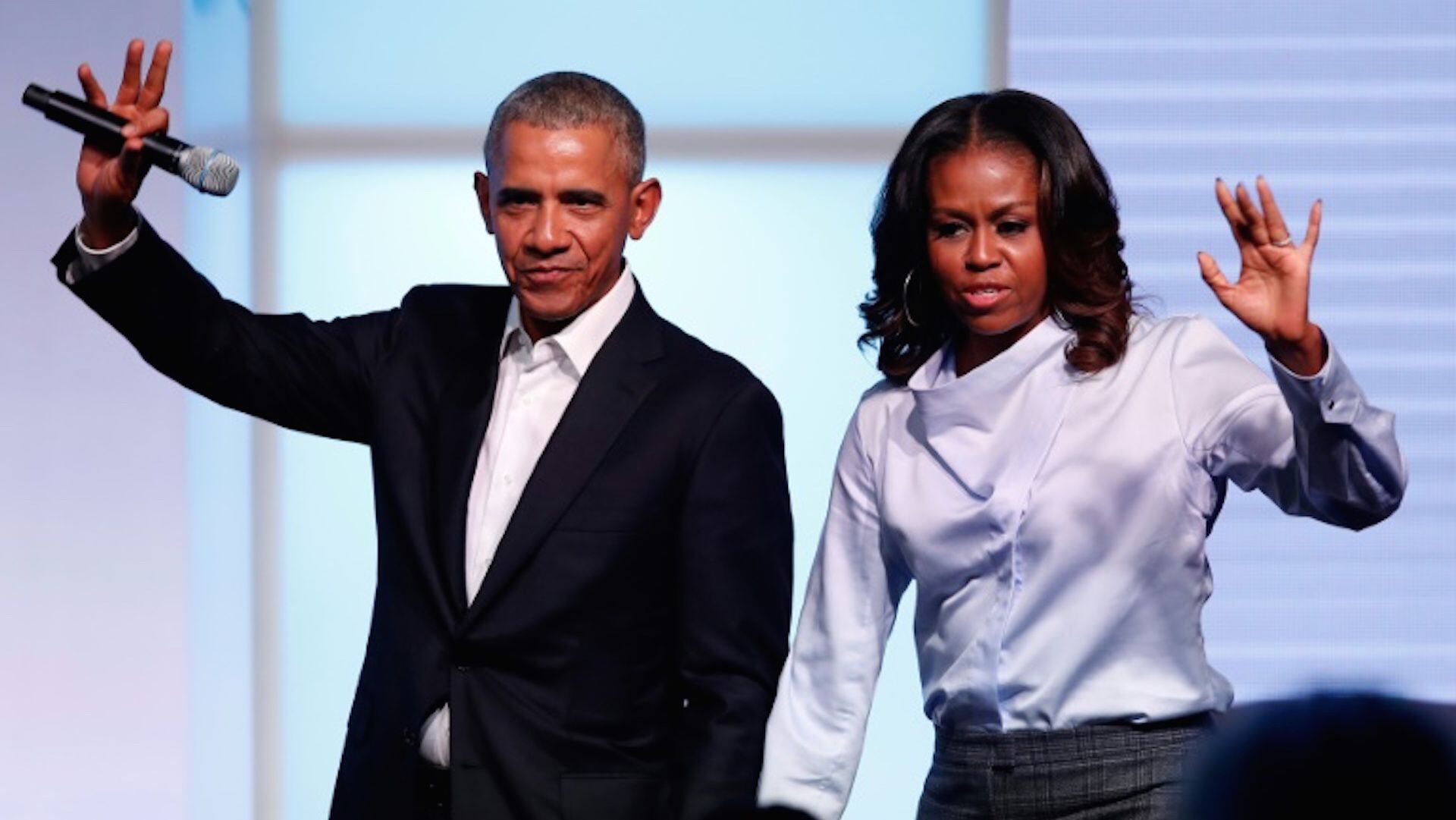 ARCHIVO: el expresidente estadounidense Barack Obama y su esposa Michelle en una reunión de la Obama Foundation en Chicago, en octubre de 2017 (AFP)  