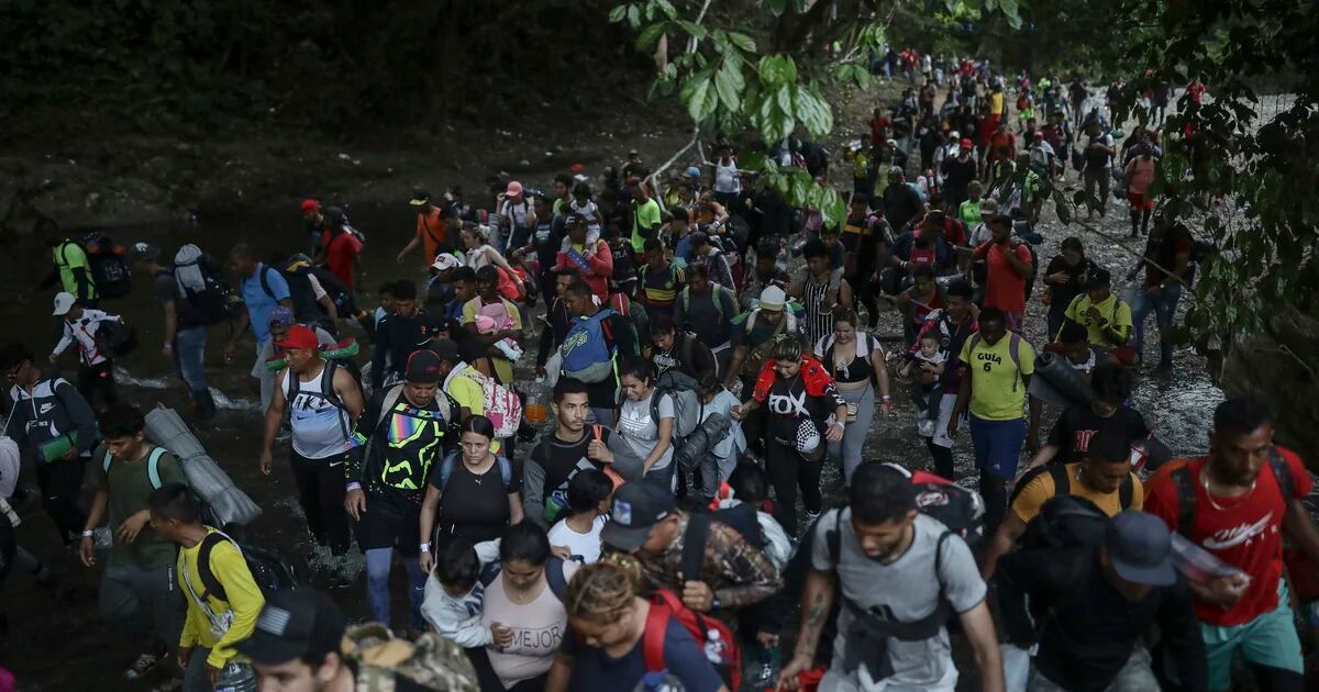 Por crisis migratoria en la frontera con Panamá citan a debate de control político en el Senado
