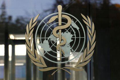 FOTO DE ARCHIVO: Un logo se muestra en la sede de la Organización Mundial de la Salud (OMS) en Ginebra, Suiza, el 22 de noviembre de 2017.  REUTERS/Denis Balibouse/Foto de archivo
