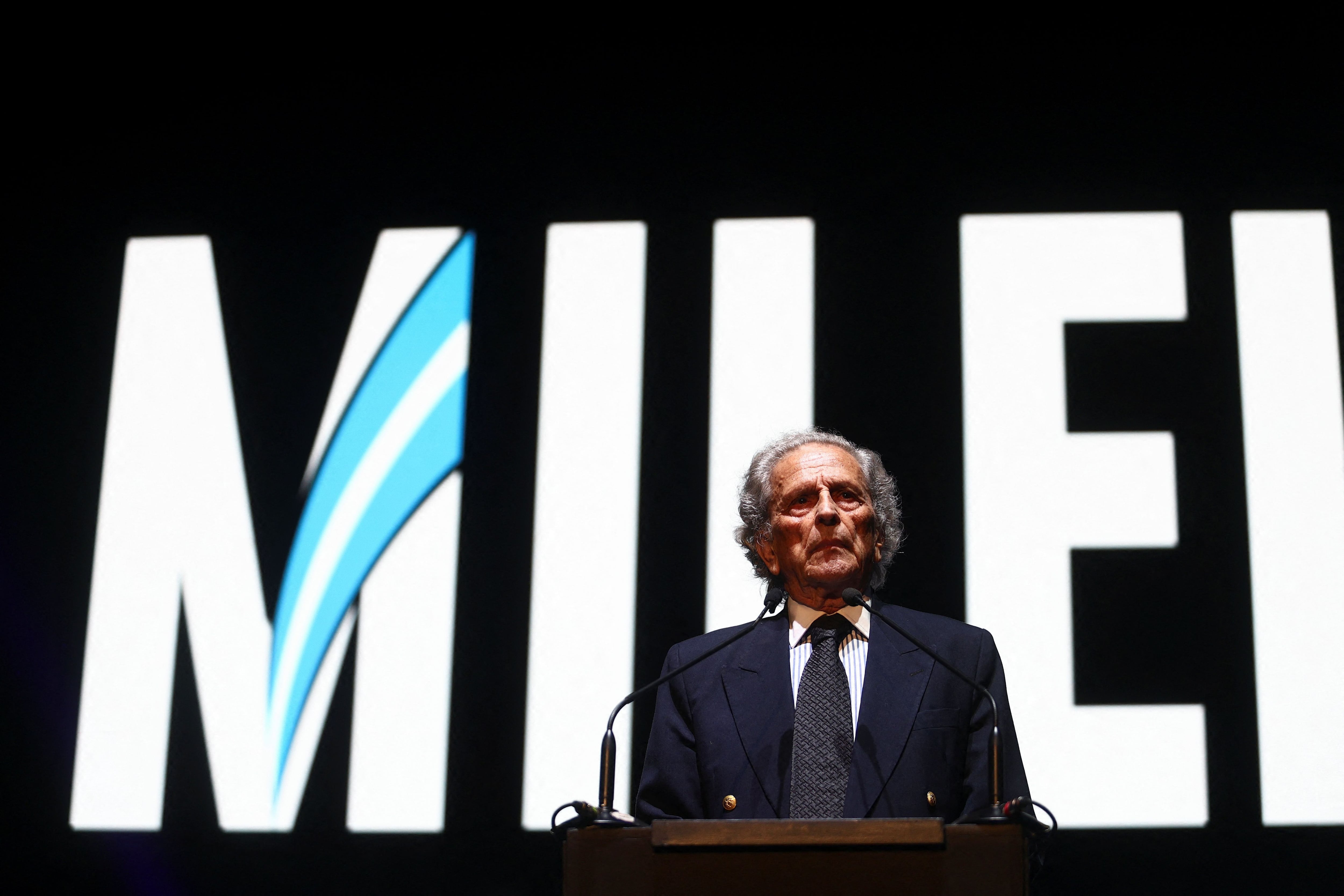 Alberto Benegas Lynch en el cierre de campaña de Milei (REUTERS)