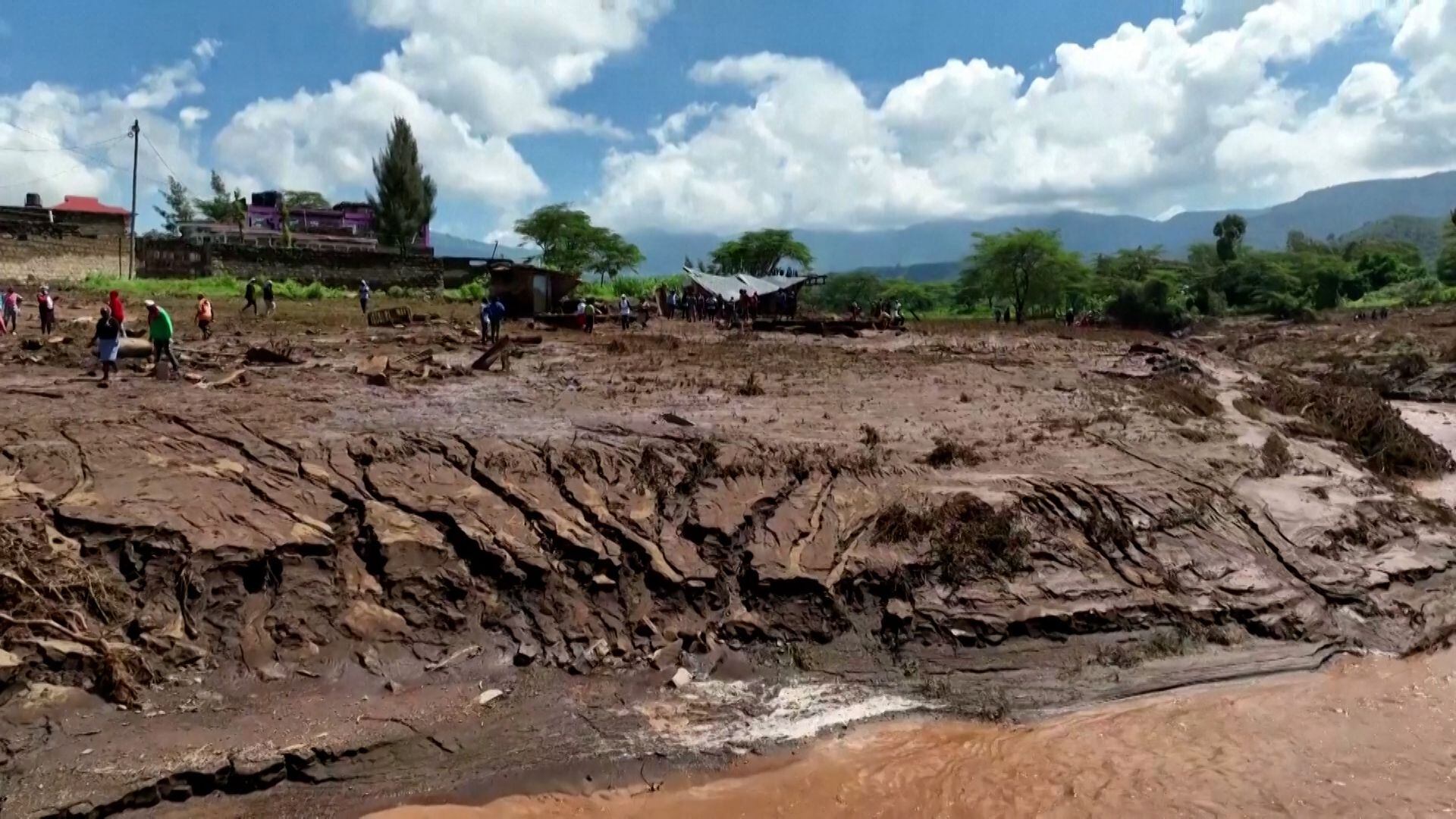 Imágenes de drones capturan las consecuencias de la mortal inundación en Kenia
