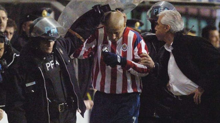 Jorge Benítez escupió a Bofo Bautista (REUTERS/Alejandro Amdan-Telam)