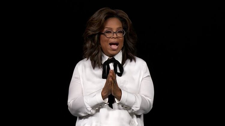 La plataforma de Apple me permite hacer lo que hago de una forma diferente”, dijo Oprah antes de anunciar que está trabajando en dos documentales: uno sobre acoso laboral y otro sobre salud mental.