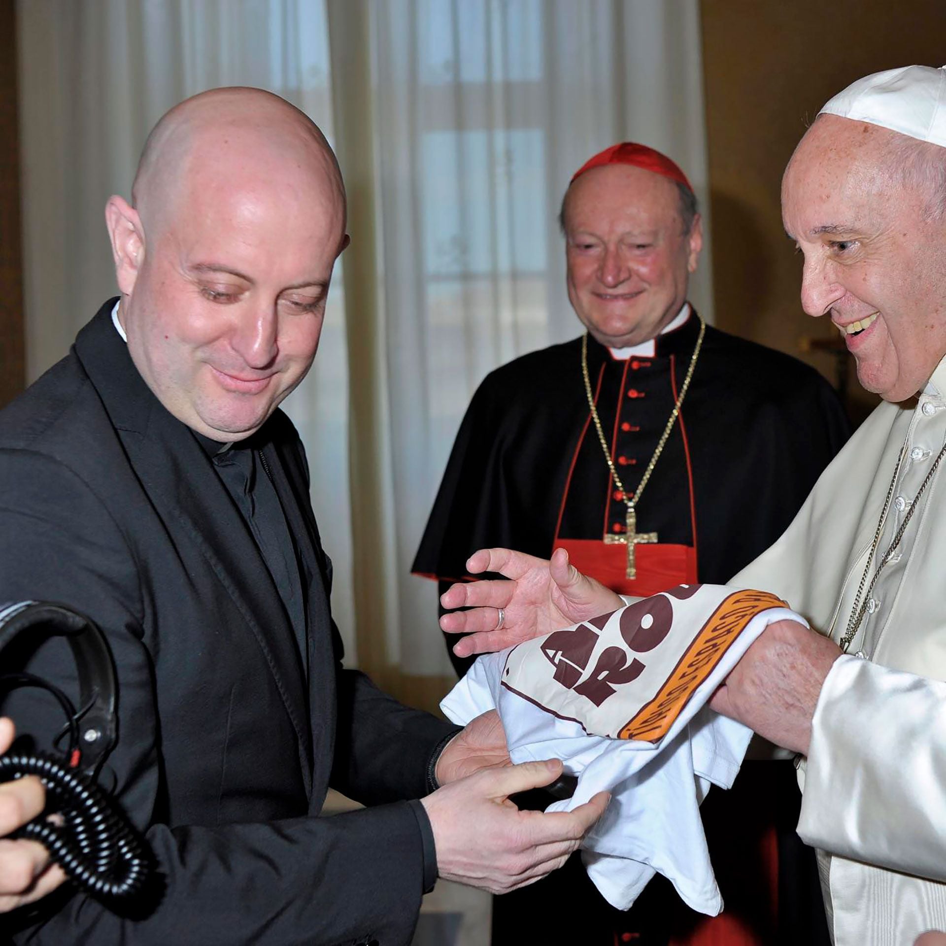 El Padre Guilherme con el papa Francisco (@padre.guilherme)