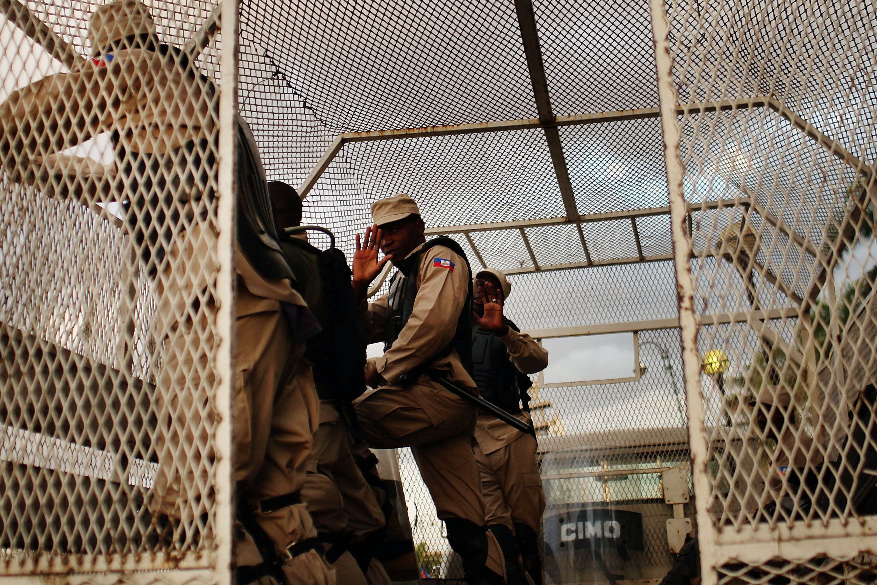 08-03-2012 Policía haitiana en Puerto Príncipe, HaitíPOLITICA LATINOAMÉRICA HAITÍSPENCER PLATT
