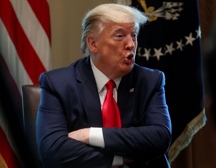 El presidente de Estados Unidos, Donald Trump, en una reunión con pacientes recuperados de coronavirus en la Casa Blanca, Washington. Estados Unidos, 14 de abril de 2020. REUTERS/Leah Millis