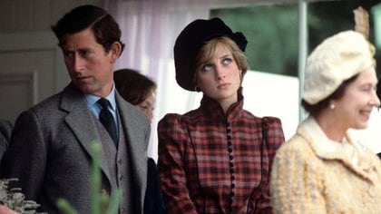Carlos, Diana y la Reina Isabel II, quien les aconsejó que se divorciaran - Shutterstock