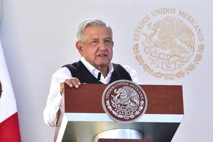 Andrés Manuel López Obrador asegura que en la primera fase se permitió la placa curva de infección COVID-19 para controlar la infección (Foto: Gobierno de México)