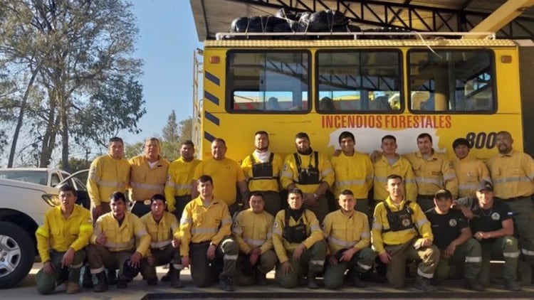 El gobernador de la provincia argentina de Jujuy, Gerardo Morales, envió una  brigada de incendios forestales al país vecino