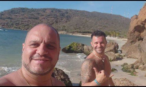 Batista y Cositorto en una playa venezolana.