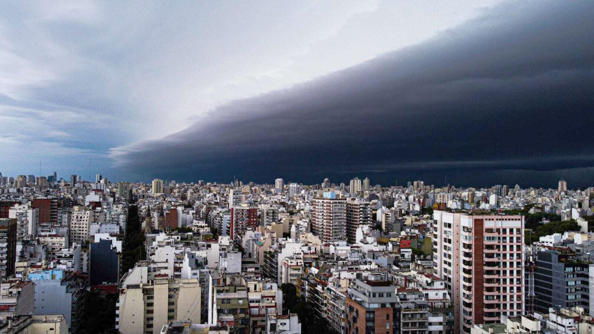 Llueve en el AMBA y rigen alertas por tormentas en 14 provincias: qué pasará con el calor durante la semana - Infobae