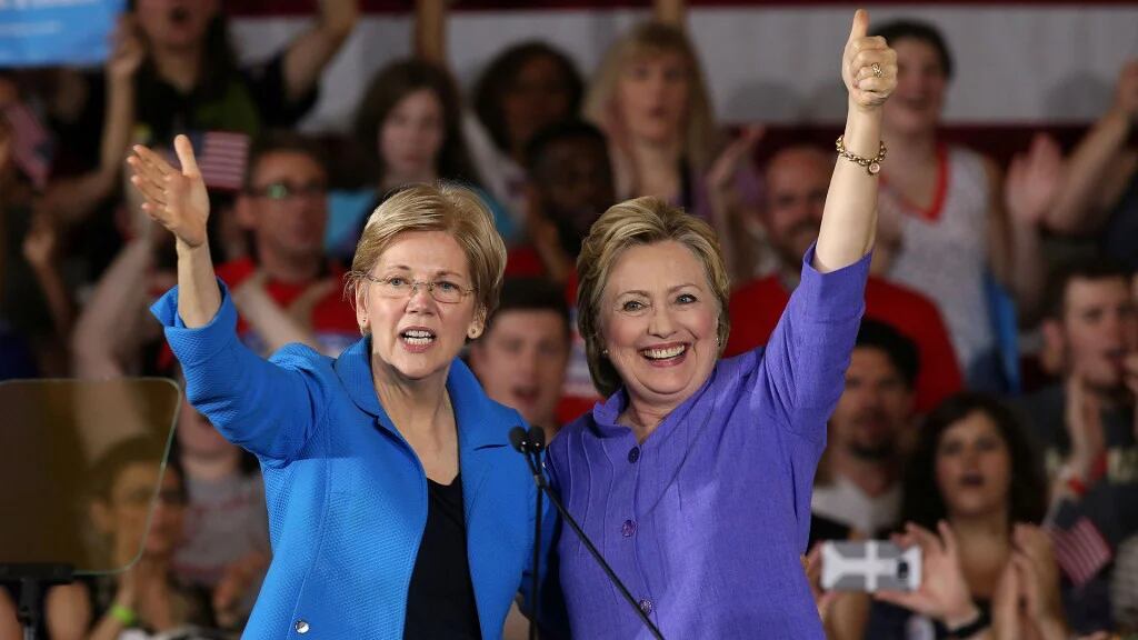 Elizabeth Warren expresó su apoyo a Hillary Clinton (Reuters)