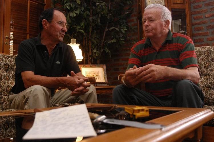 Tony Blake visitó a Philippi en su casa de Bahía Blanca  en Marzo 2007. Sobre la mesa hay dos testimonios de su amistad. Una carta y un camioncito de colección
