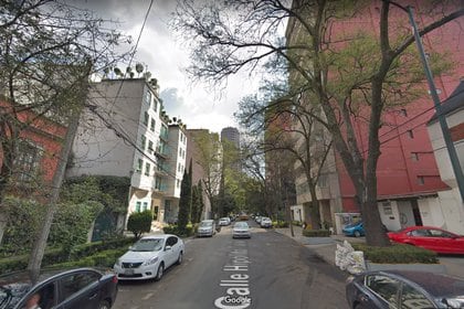 La mujer de 29 años fue presuntamente violada y abusada en un departamento ubicado en la calle Hipólito Taine, en Polanco, donde vivía el acusado Foto: Google Maps 