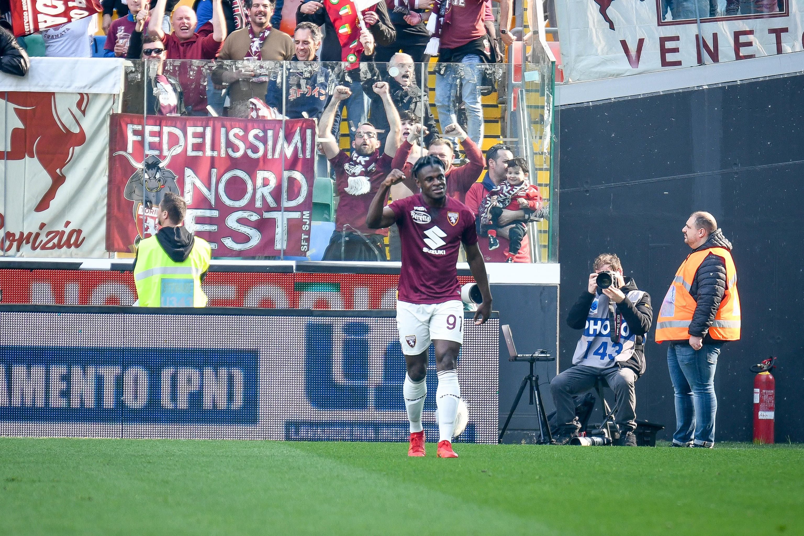 El delantero del Torino, Duvan Zapata, celebra su gol durante un partido de la Serie A que ha jugado con Torino FC - crédito EFE/EPA/Ettore Griffoni