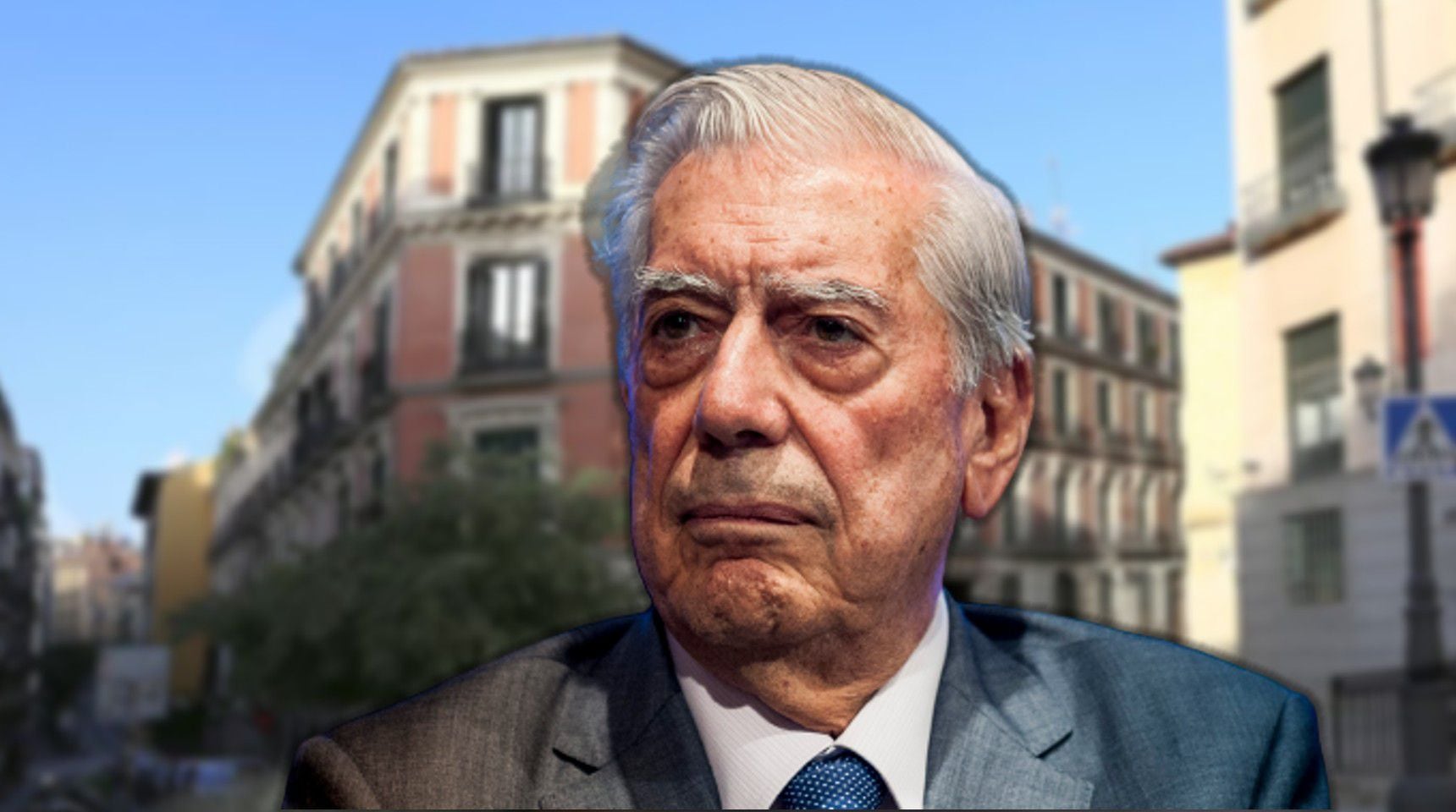 Mario Vargas Llosa, in an archive image.  In the background, the building where his house is located in Madrid.  (Getty Images)