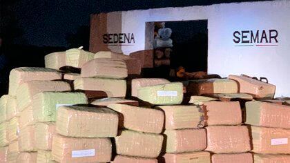 FGR y SEDENA destruyen más de 10 toneladas y media de narcóticos (Foto: Twitter@FGR_NL)