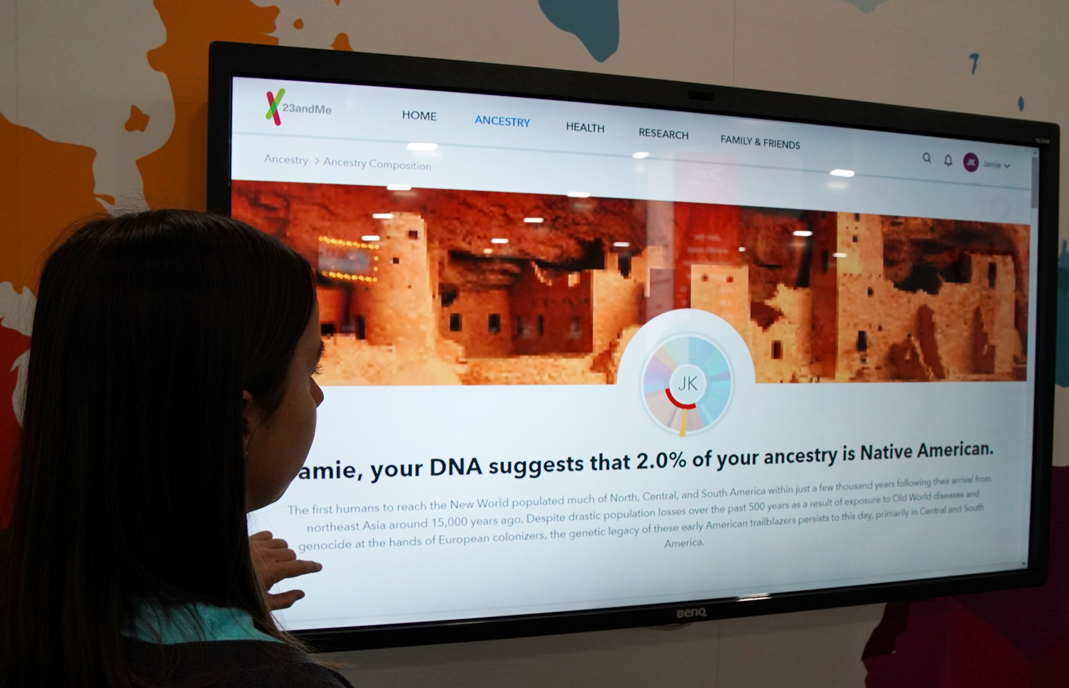 Cuanto más crecen las bases de datos de pruebas de ADN directas al consumidor, más posible se vuelve el rastreo de los vínculos entre todas las personas de los Estados Unidos, aun aquellas que no hicieron un test. (REUTERS/George Frey)