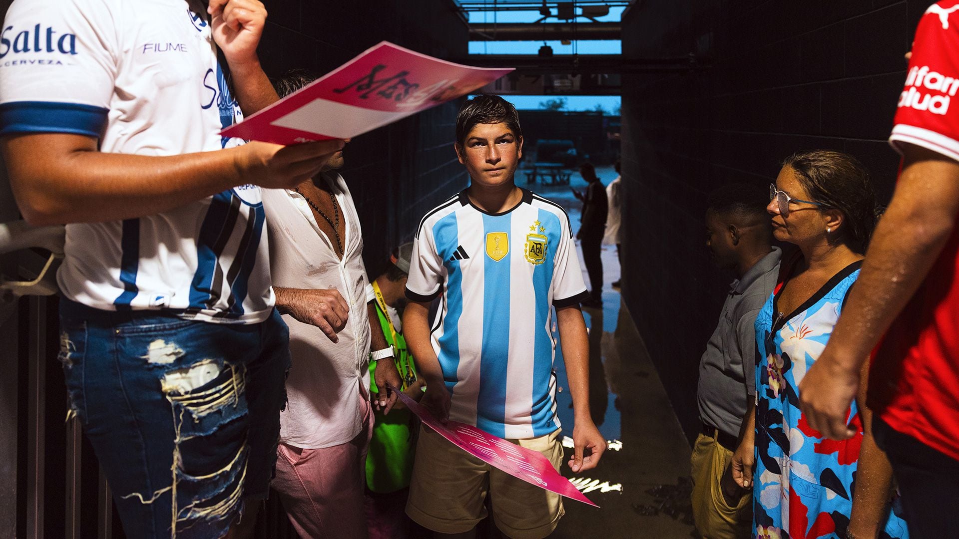 Gastón Wayar, hincha de Messi, en el estadio DRV PNK, en Fort Lauderdale, Florida (Saul Martinez/The New York Times)