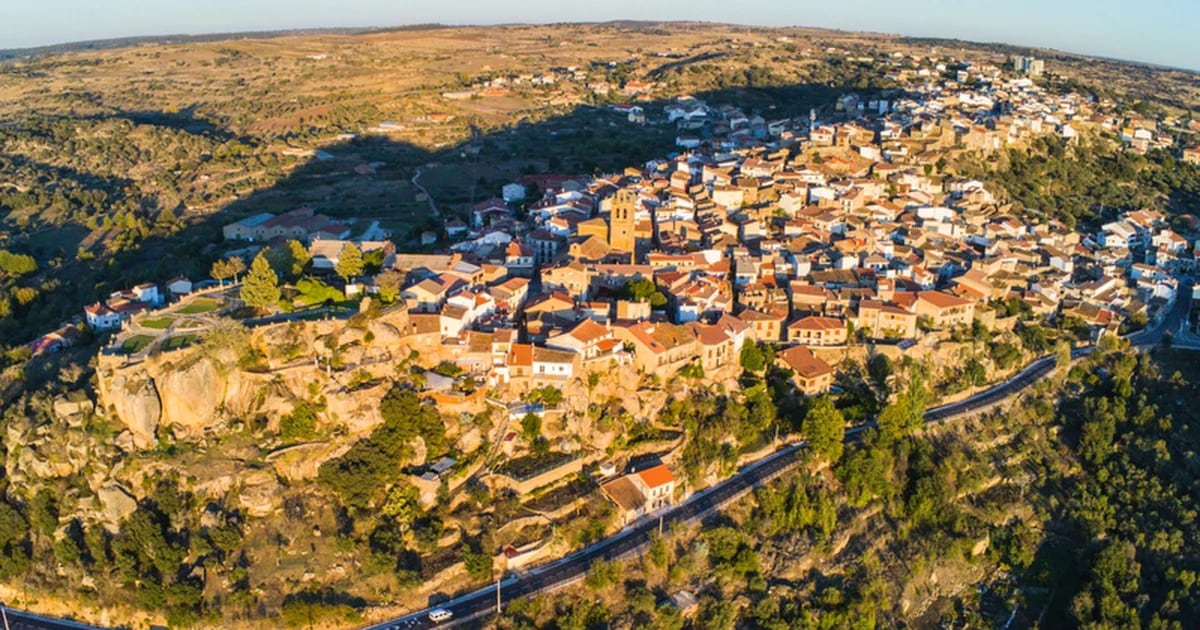 A cidade a 10 minutos de Portugal conhecida como ‘a cidade das 1.000 vinícolas’: fica ao lado dos fiordes espanhóis