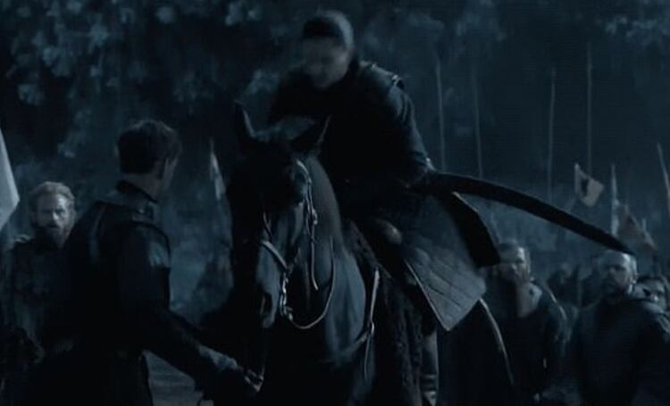 La espada de Jon Snow parecería tener una elasticidad bastante sospechosa (Foto: Captura HBO)