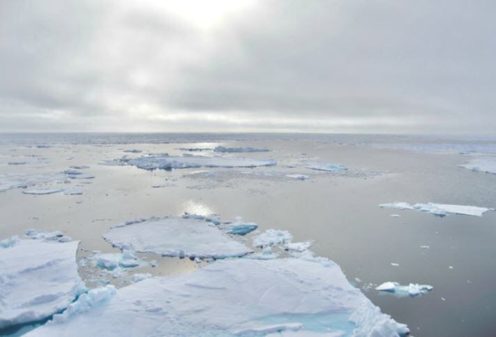 Fotografía tomada en la zona marginal de hielo del Océano Ártico desde el rompehielos sueco Oden, verano de 2021. FLOR VERMASSEN/Archivo
