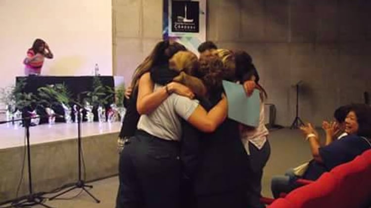 En las jornadas de Mujeres por la Paz en el Mundo las veteranas se abrazaron y emocionaron cuando fue anunciado el proyecto de ley de la senadora Hilda Aguirre de Soria para reconocerlas y concederles una pensión.  162