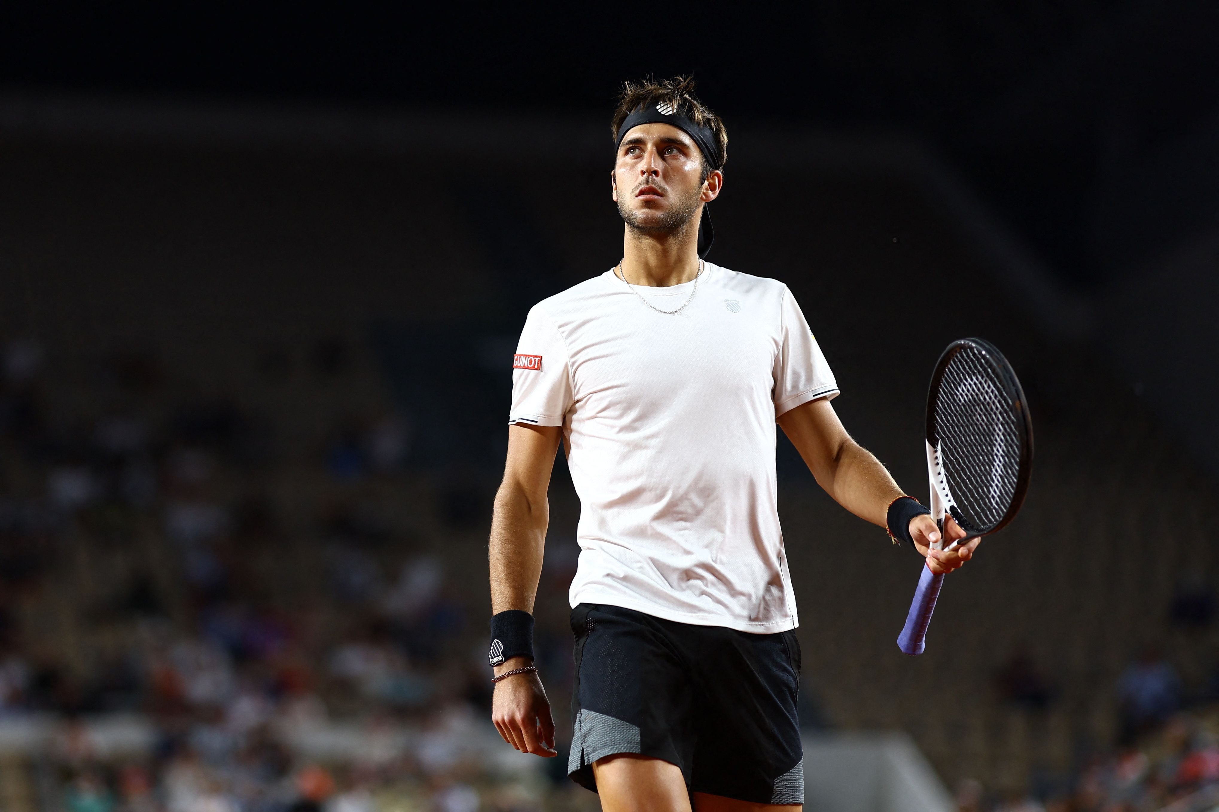 Tomás Etcheverry, la gran sorpresa de Roland Garros, busca hacer historia y alcanzar semifinales del torneo (Foto: Reuters)