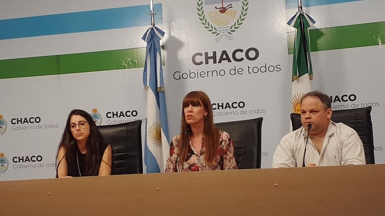 La ministra de Salud de Chaco, Paola Benítez, en el centro