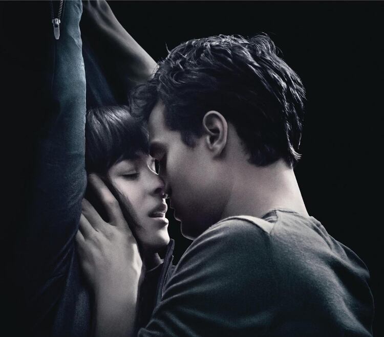 Una de las escenas hot de la película “Cincuenta sombras de Grey”, protagonizada por Jamie Dornan y Dakota Johnson.