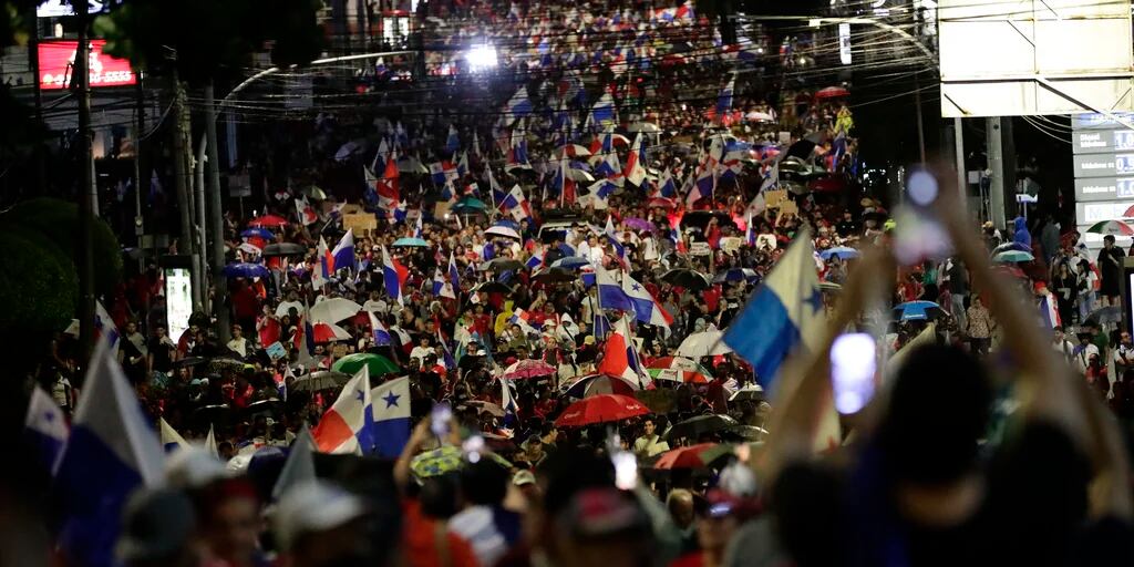 Las redes sociales cobran protagonismo y le dan fuerza a protestas antimineras en Panamá