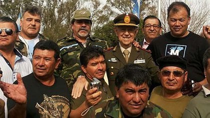 Veteranos con su ex jefe de Regimiento Juan R. Mabragaña