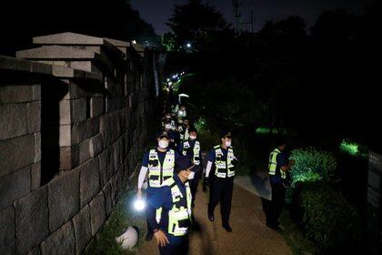 El cuerpo fue hallado en una zona boscosa ubicada en el norte de la capital surcoreana (REUTERS/Kim Hong-Ji)