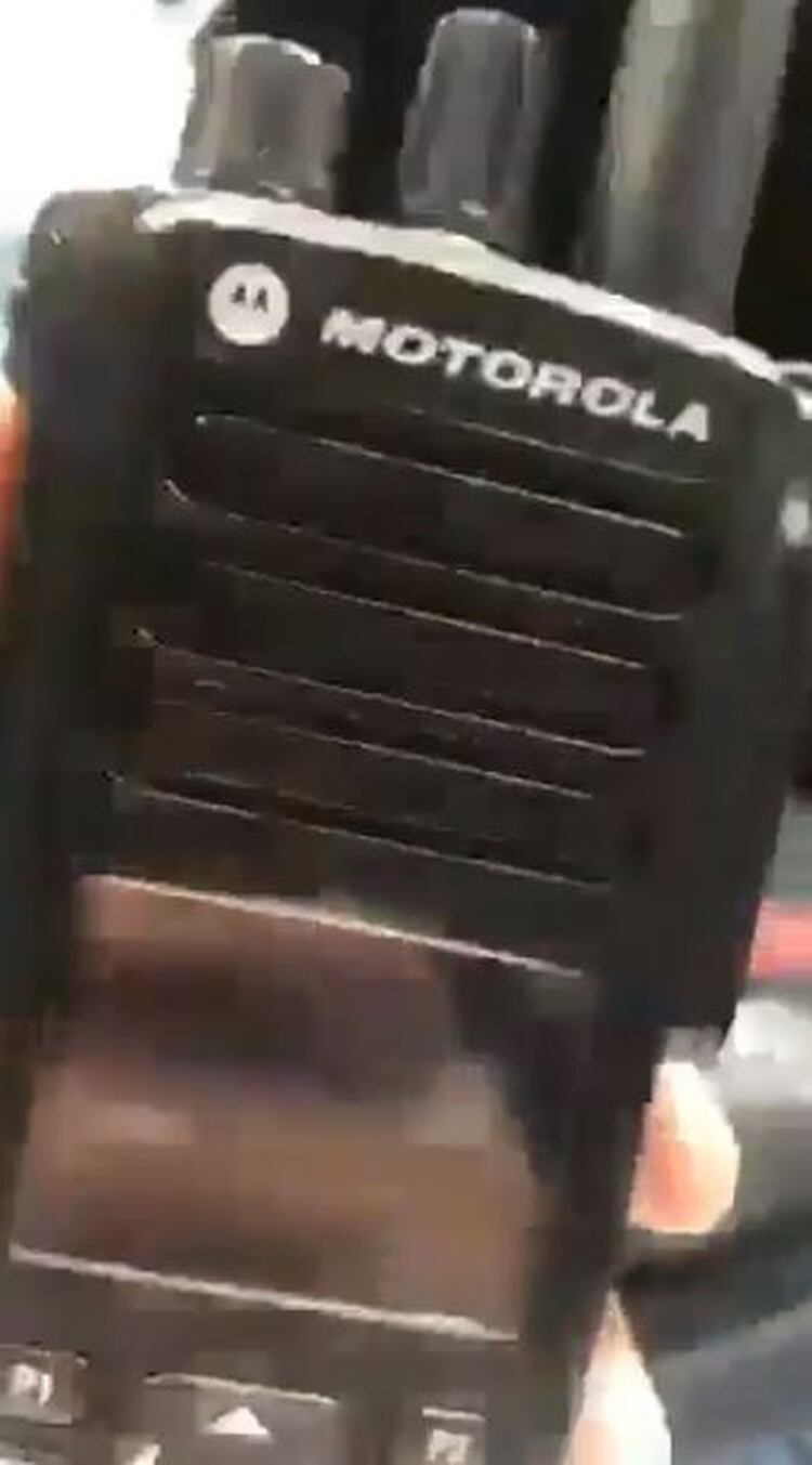 Un radio militar interferido por sicarios (Foto: Especial)