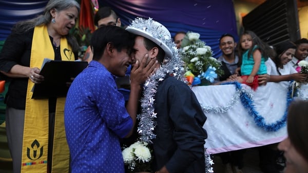 Durante la travesía se celebraron bodas entre miembros LGTB de la caravana migrante