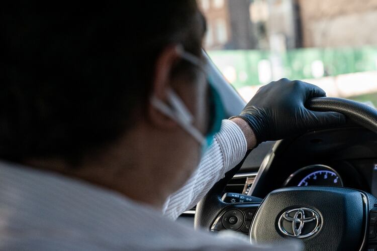 El volante es la parte más sucia del interior: seis veces más que un celular. REUTERS/Jeenah Moon