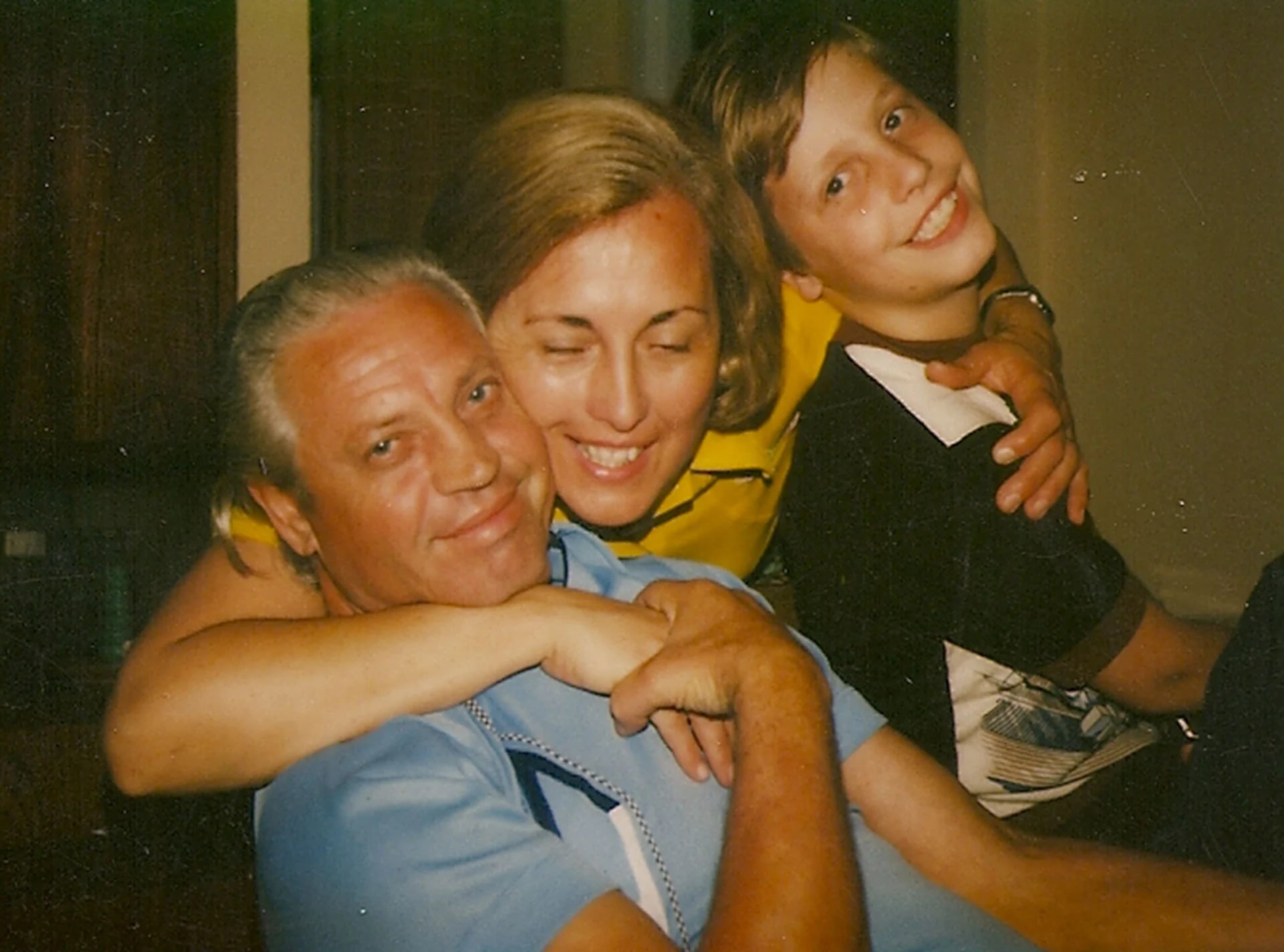 Con su papá, Jack, y su mamá, Ana María