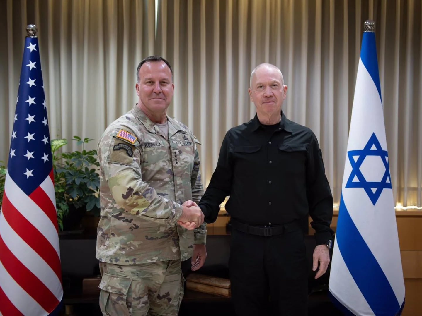 El jefe del Comando Central de Estados Unidos viajó a Israel para abordar la amenaza de un ataque iraní