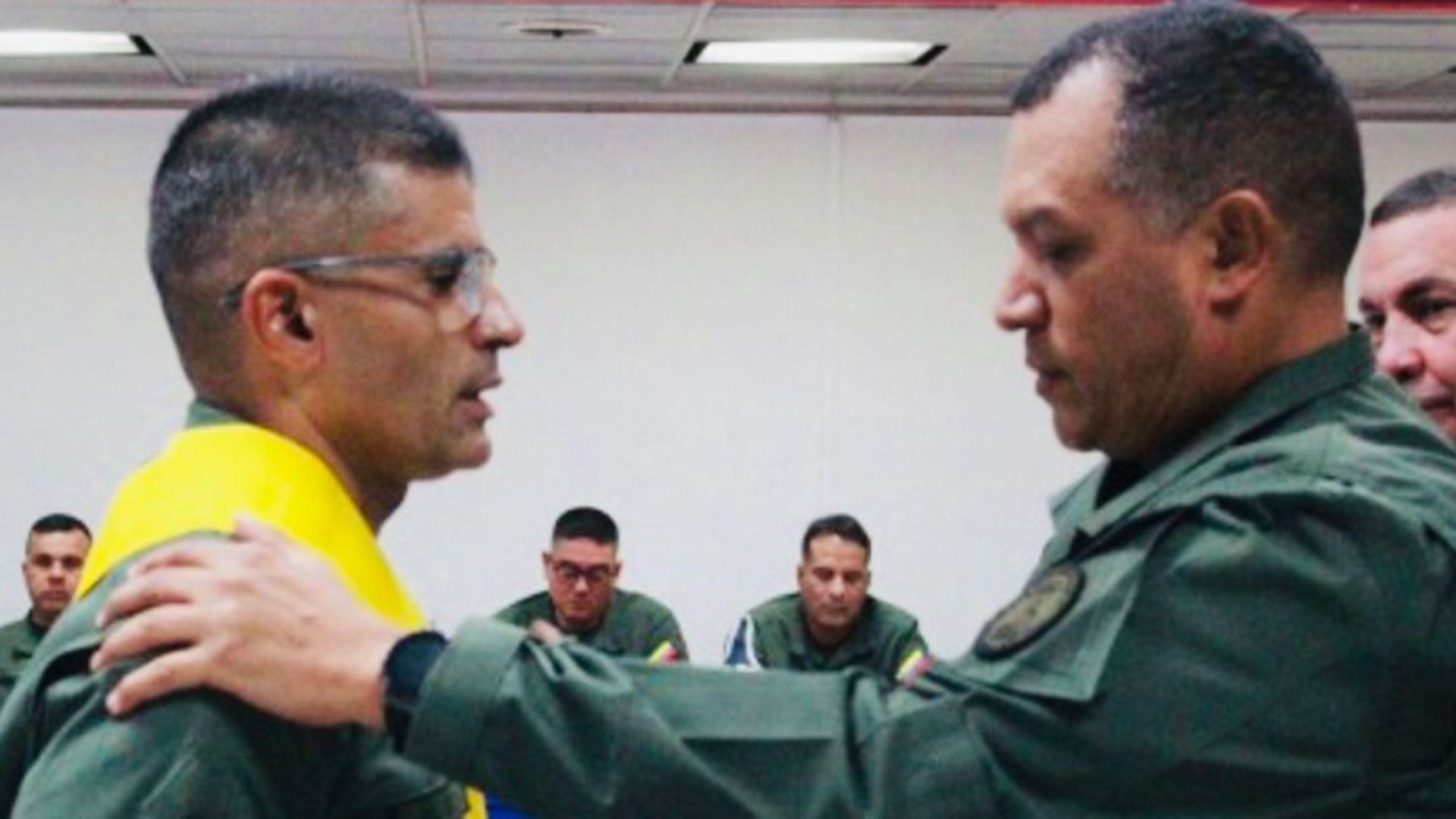 En la Milicia Zulia comandan el GB Miguel Felipe Gil Pino, izq, en esta foto con el General Félix Osorio