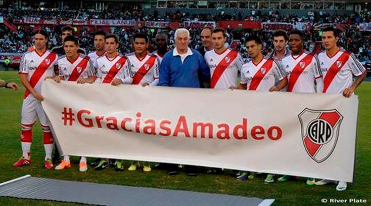 Uno de los homenajes que le rindió River a Amadeo Carrizo (River Plate)