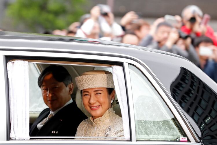 El príncipe heredero Naruhito y la princesa Masako se dirigen al palacio imperial para la ceremonia (Japan Pool via REUTERS)