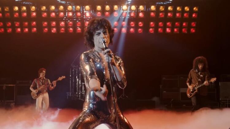 Rami Malek en una escena de “Bohemian Rhapsody “, película nominada como mejor drama