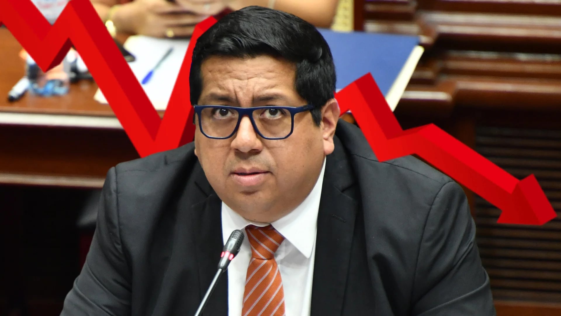 Alex Contreras' approval rating has dropped in the last two months.  - Infobae Peru/MEF Composition Credit