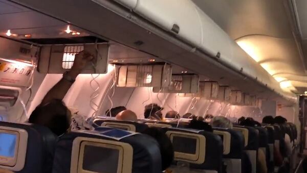 Los pasajeros debieron usar sus mÃ¡scaras de oxÃ­geno ante de regresar a Mumbai