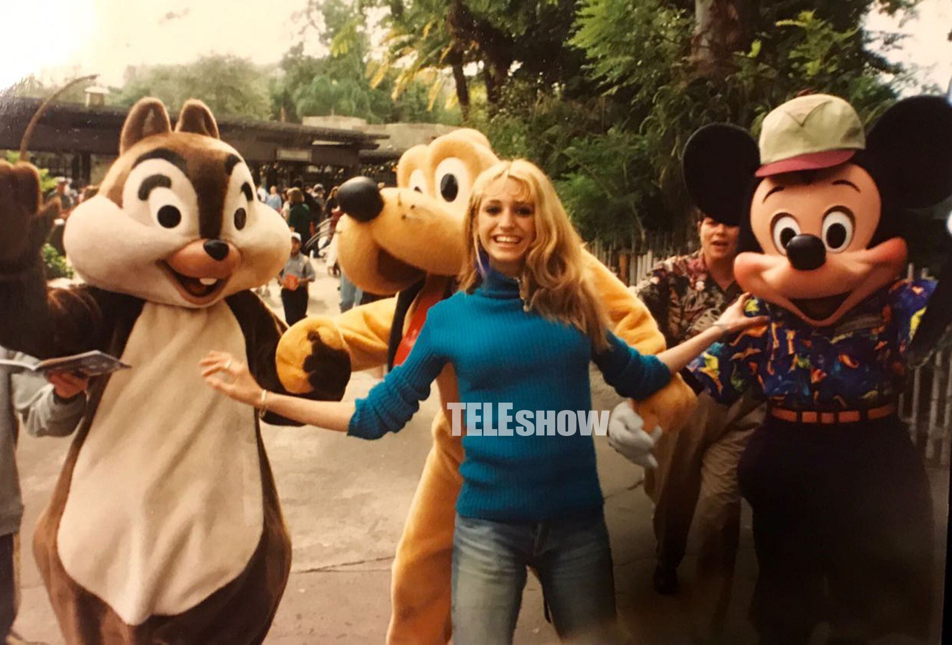 Para festejar los 15 años de Vicky Xipolitakis, la familia estuvo en Miami, República Dominicana y Orlando, donde por supuesto visitaron el parque de Disney; tal vez ahí nació su fanatismo por Mickey